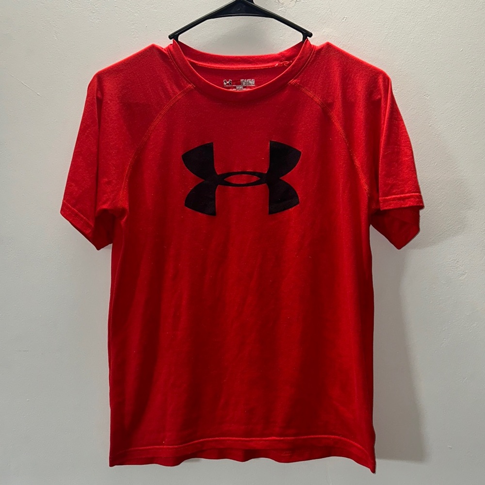 Under Armour Boys Red and Black Short Sleeve Tee